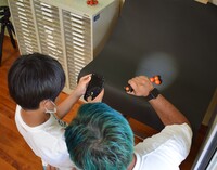 暗いボックスの中で太陽の光をわずかに取り入れながら撮影してみました。