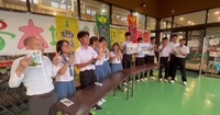 最後のお客さんと記念撮影