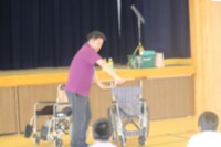 車椅子の操作等について教えてくれた社協の方