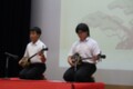 中学生の三線演奏
