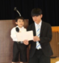 1年のふり返りをする小1年生