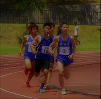 2年男子1500m、目標を胸に声援を受け、3位と頑張りました。