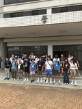 漢口國民中學玄関前で集合
